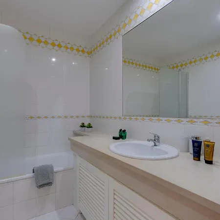 Jazz & Silvia - Moderno & Apenas A 5 Min Da Dos Pescadores * Albufeira